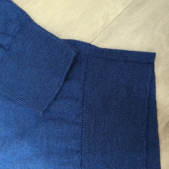 Banana Republic Crewneck Sweater - Picture 2 of 4